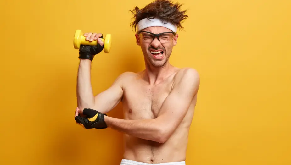 man lifting with yellow personality strengths