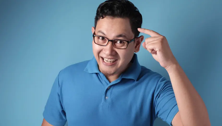 man with blue shirt pointing to personality strengths