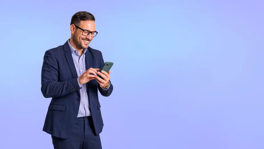 man looking up if blue personalities make good leaders